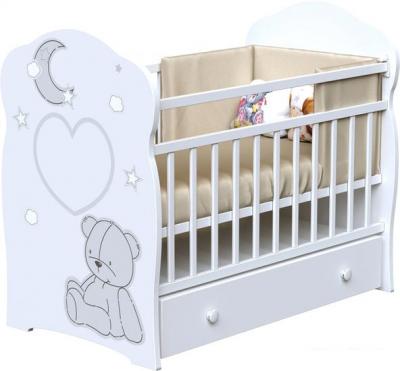 Классическая детская кроватка VDK Bear And Moon маятник и ящик (белый) Классическая детская кроватка VDK Bear And Moon маятник и ящик (белый)