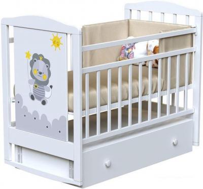 Классическая детская кроватка VDK Happy Lion маятник и ящик (белый) Классическая детская кроватка VDK Happy Lion маятник и ящик (белый)